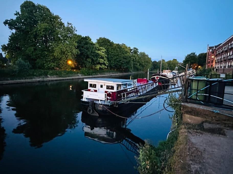 Unique Houseboat Experience I Central City Break ยอร์ค ภายนอก รูปภาพ