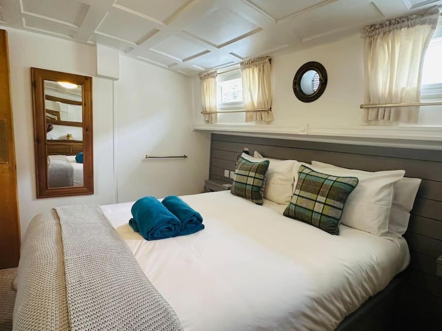 Unique Houseboat Experience I Central City Break ยอร์ค ภายนอก รูปภาพ